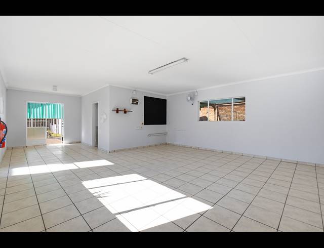 4 BEDROOM HOUSE FOR SALE IN LONEHILL
